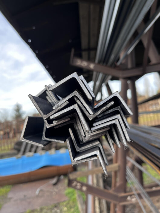 szögacél 25x25x3